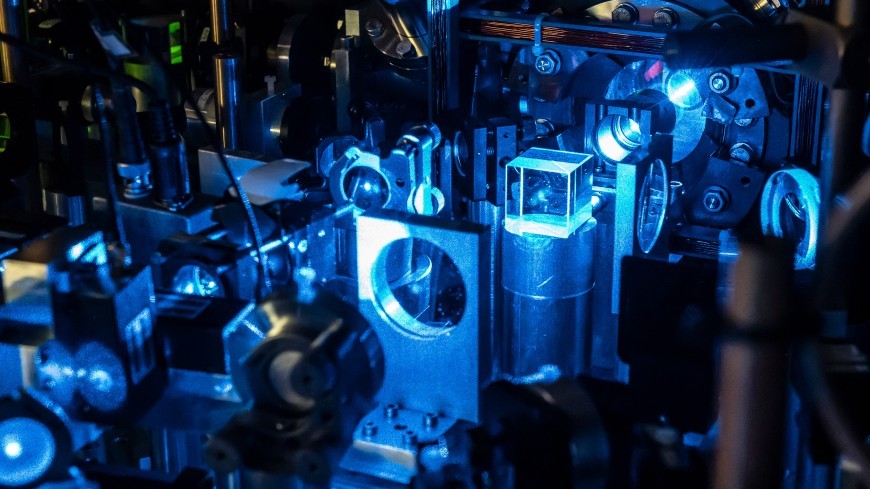 Quantum Technology Laboratory at the research group Atoms – Photons – Quanta at TU Darmstadt. Dr Dominik Schäffner is optimizing the experimental setup for a neutral atom quantum computer based on three-dimensional optical Talbot lattices.