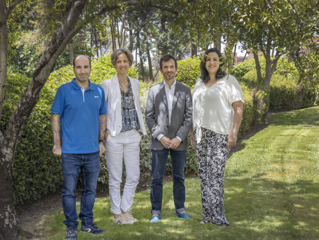 From left to right: Alberto Sánchez-Aguilera y Liset Menéndez de la Prida, from the Laboratory of Neural Circuits, Cajal Institute, CSIC; y Manuel Valiente y Mariam Al-Masmudi Martín, from the Brain Metastasis Group, CNIO./ A. Tabernero. CNIO