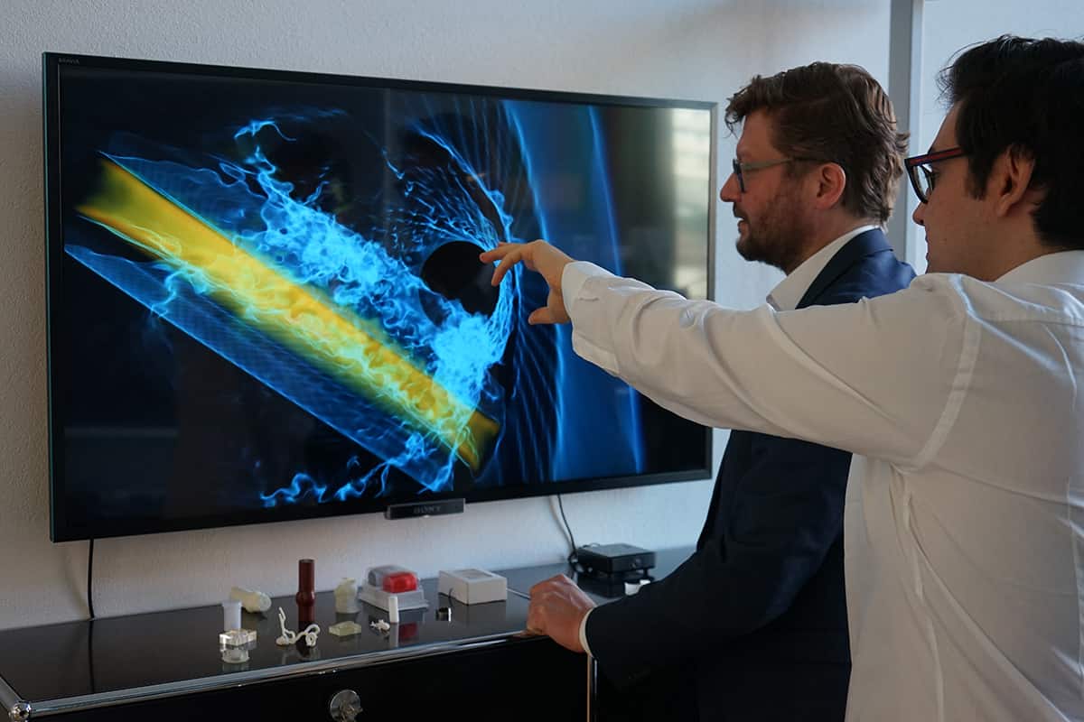 Hadi Zolfaghari (front) and Dominik Obrist (back) are discussing the turbulent flow in the mechanical heart valve. © M. Kugemann for ARTORG Center, University of Bern Hadi Zolfaghari (front) and Dominik Obrist (back) are discussing the turbulent flow in the mechanical heart valve. © M. Kugemann for ARTORG Center, University of Bern