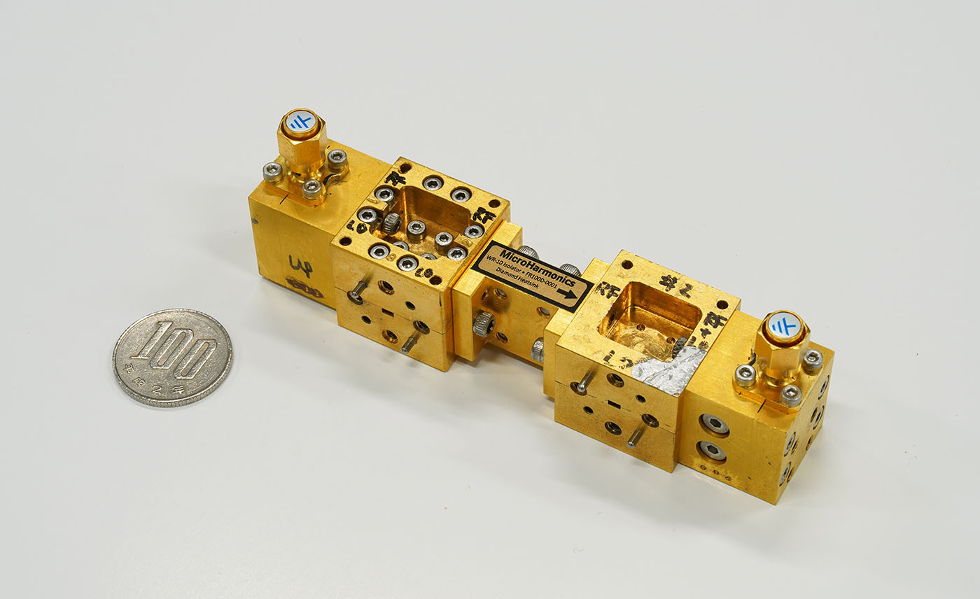 An “SIS amplifier” using two SIS mixers, one at each ends. (Credit: NAOJ) An “SIS amplifier” using two SIS mixers, one at each ends. (Credit: NAOJ)