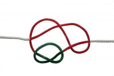 One of the knots grows in size, while the other diffuses along the contour of the former. Credit: ill./©: Peter Virnau, JGU One of the knots grows in size, while the other diffuses along the contour of the former. Credit: ill./©: Peter Virnau, JGU