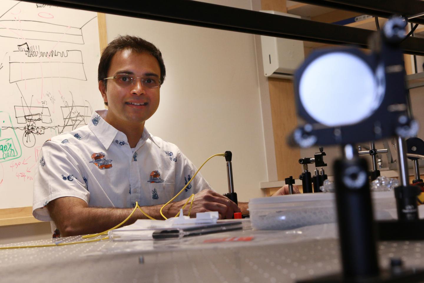 CAPTION University of Utah Electrical and Computer Engineering Associate Professor Rajesh Menon is leading a team that has created the world's smallest beamsplitter for silicon photonic chips. The discovery will lead to computers and mobile devices that could be millions of times faster than machines today because the information or data that is computed or shuttled is done through light instead of electrons. CREDIT Dan Hixson/University of Utah College of Engineering CAPTION University of Utah Electrical and Computer Engineering Associate Professor Rajesh Menon is leading a team that has created the world's smallest beamsplitter for silicon photonic chips. The discovery will lead to computers and mobile devices that could be millions of times faster than machines today because the information or data that is computed or shuttled is done through light instead of electrons. CREDIT Dan Hixson/University of Utah College of Engineering