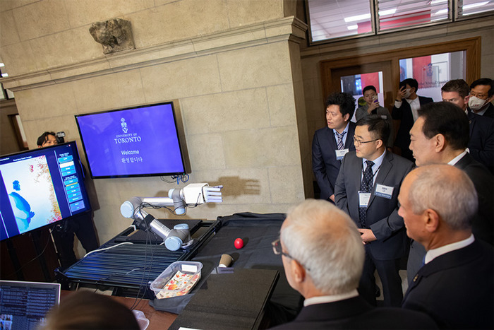 Alex Mihailidis and President Gertler led President Yoon and Fedeli through four demonstrations showcasing some of the cutting-edge technologies being developed by U of T professors and their graduate students. The technologies included a sensory soft robotic hand for human-robot interaction demonstrated by Professor Xinyu Liu of the department of mechanical and industrial engineering in the Faculty of Applied Science & Engineering.  CREDIT Johnny Guatto