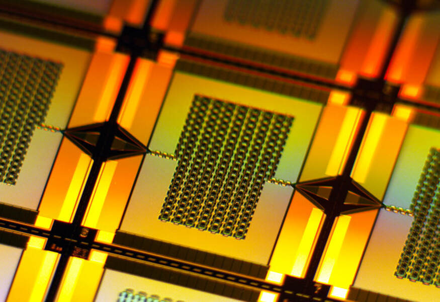 Caption:This superconducting parametric amplifier can achieve quantum squeezing over much broader bandwidths than other designs, which could lead to faster and more accurate quantum measurements. Caption:This superconducting parametric amplifier can achieve quantum squeezing over much broader bandwidths than other designs, which could lead to faster and more accurate quantum measurements.