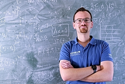 German-born Tobias Dornheim received his doctorate from Kiel University (Germany) in 2018. After a brief postdoctoral stay in Kiel, he joined CASUS in 2019. In early 2022 he was promoted to a Young Investigator Group Leader at CASUS. Dornheim is 32 years old. Source: HZDR / Michal Bajda German-born Tobias Dornheim received his doctorate from Kiel University (Germany) in 2018. After a brief postdoctoral stay in Kiel, he joined CASUS in 2019. In early 2022 he was promoted to a Young Investigator Group Leader at CASUS. Dornheim is 32 years old. Source: HZDR / Michal Bajda